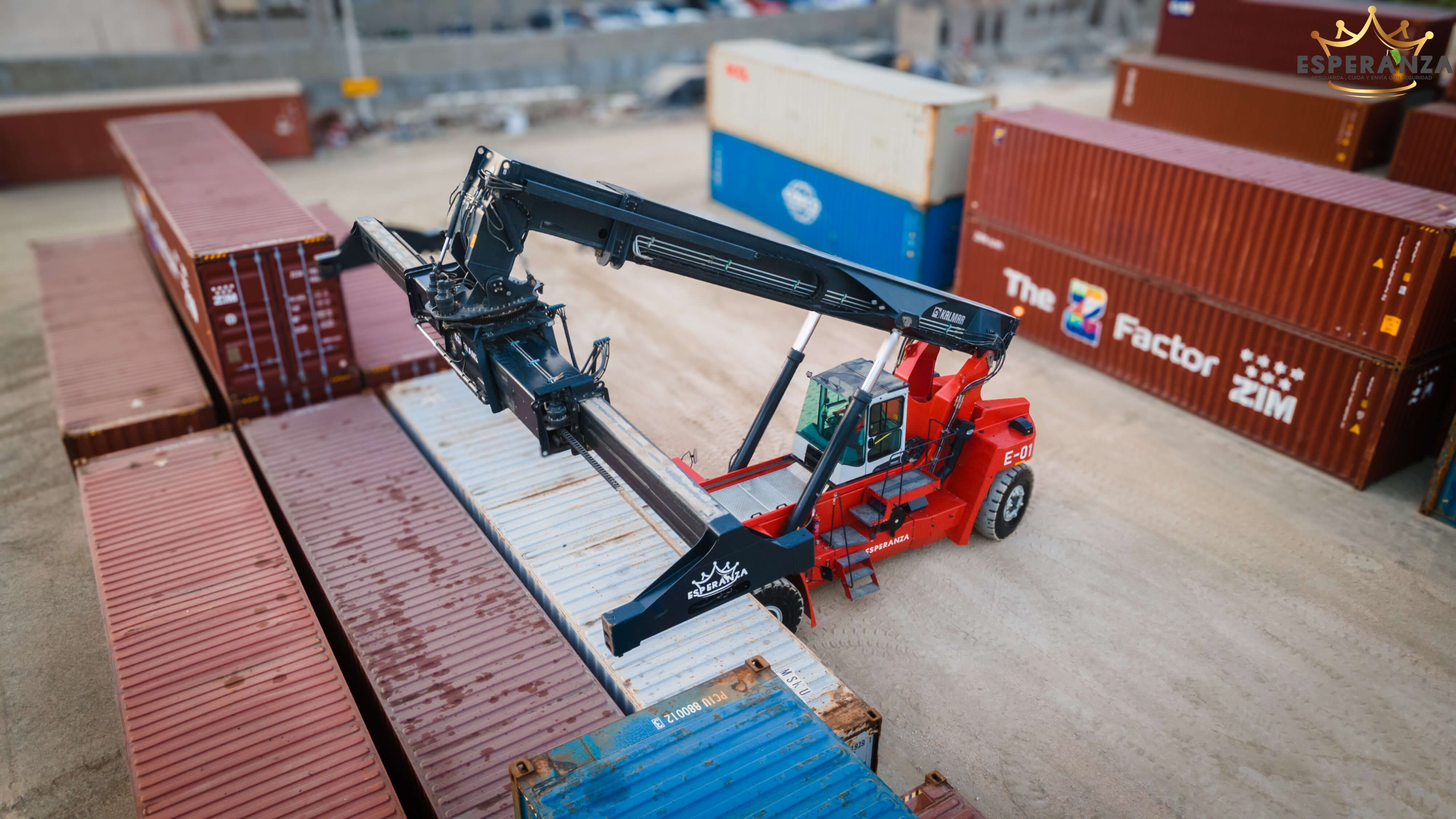 Montacargas especializado en operación dentro de las bodegas